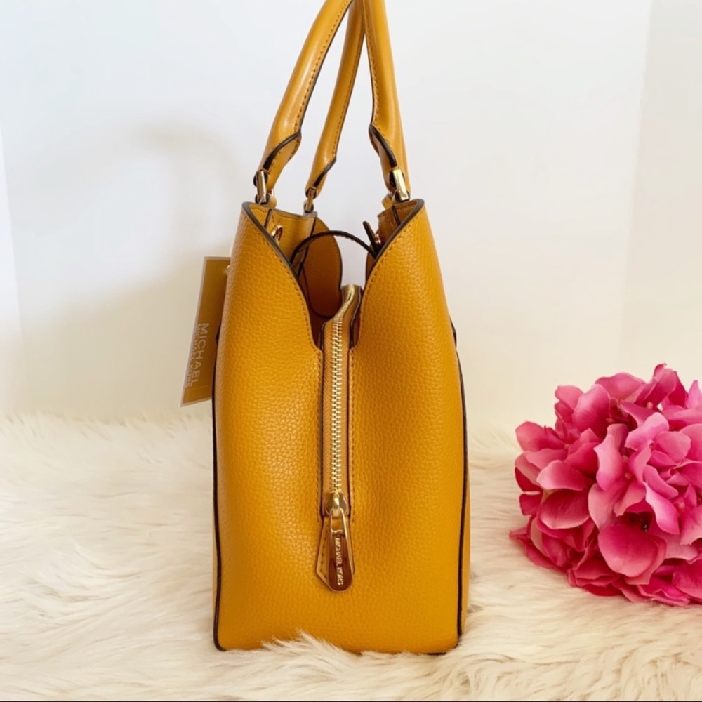 ‼️PRICE FIRM‼️NWT Michael Kors Kimberly Satchel - Picture 5 of 8